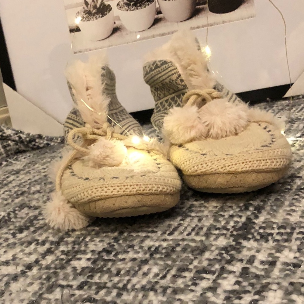 Slippers - Picture 2 of 5